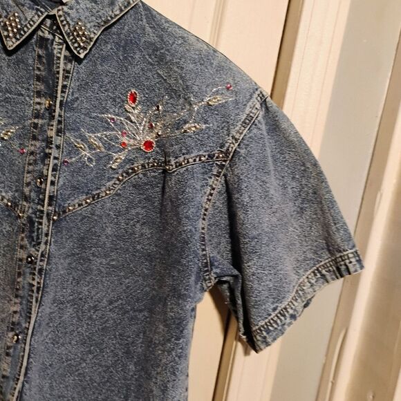 Pretty Blue Vintage Blue and Red Button Down Shirt with Floral Embroidery - Picture 6 of 14